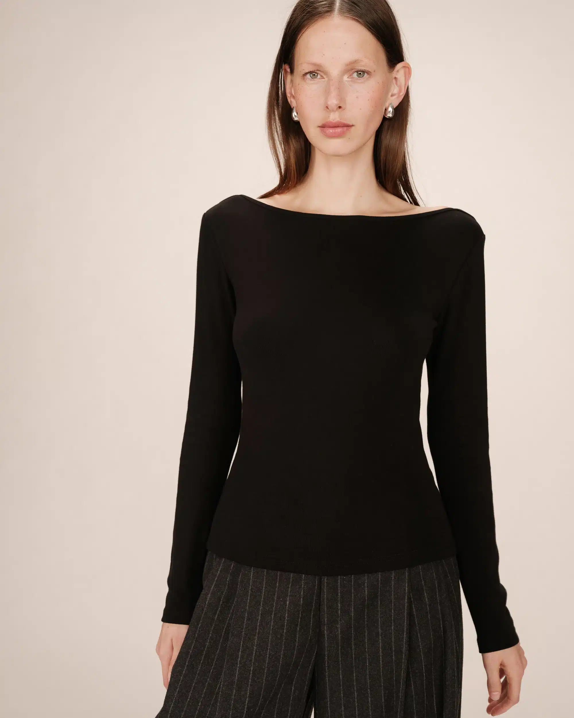 FW2517032-NOIR_cf25c96b-c940-461c-92ba-d6f0fc8e74a2