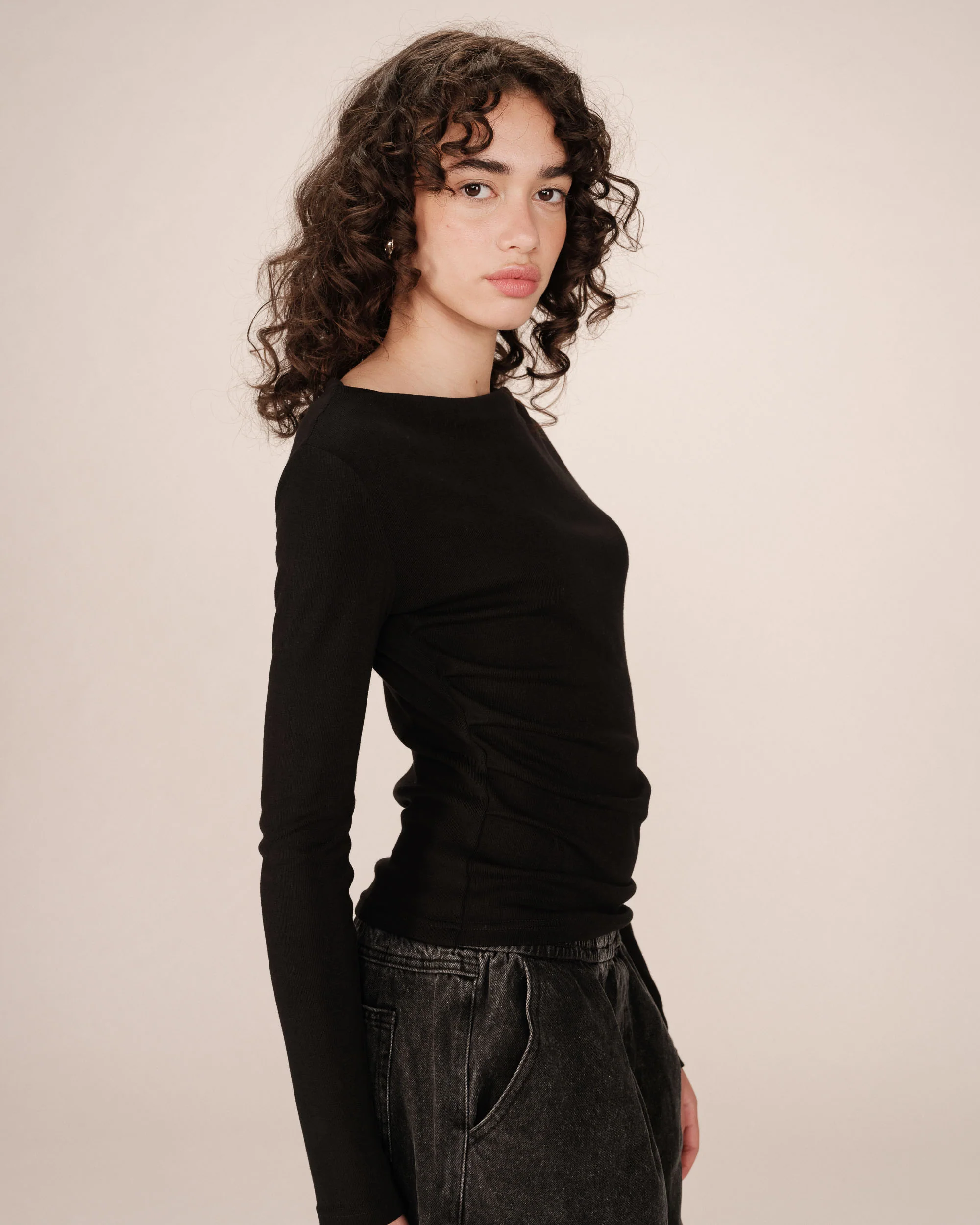 FW2517138-NOIR___P4_6e2a15f7-26f8-44e6-8aa4-1ddcc02af824