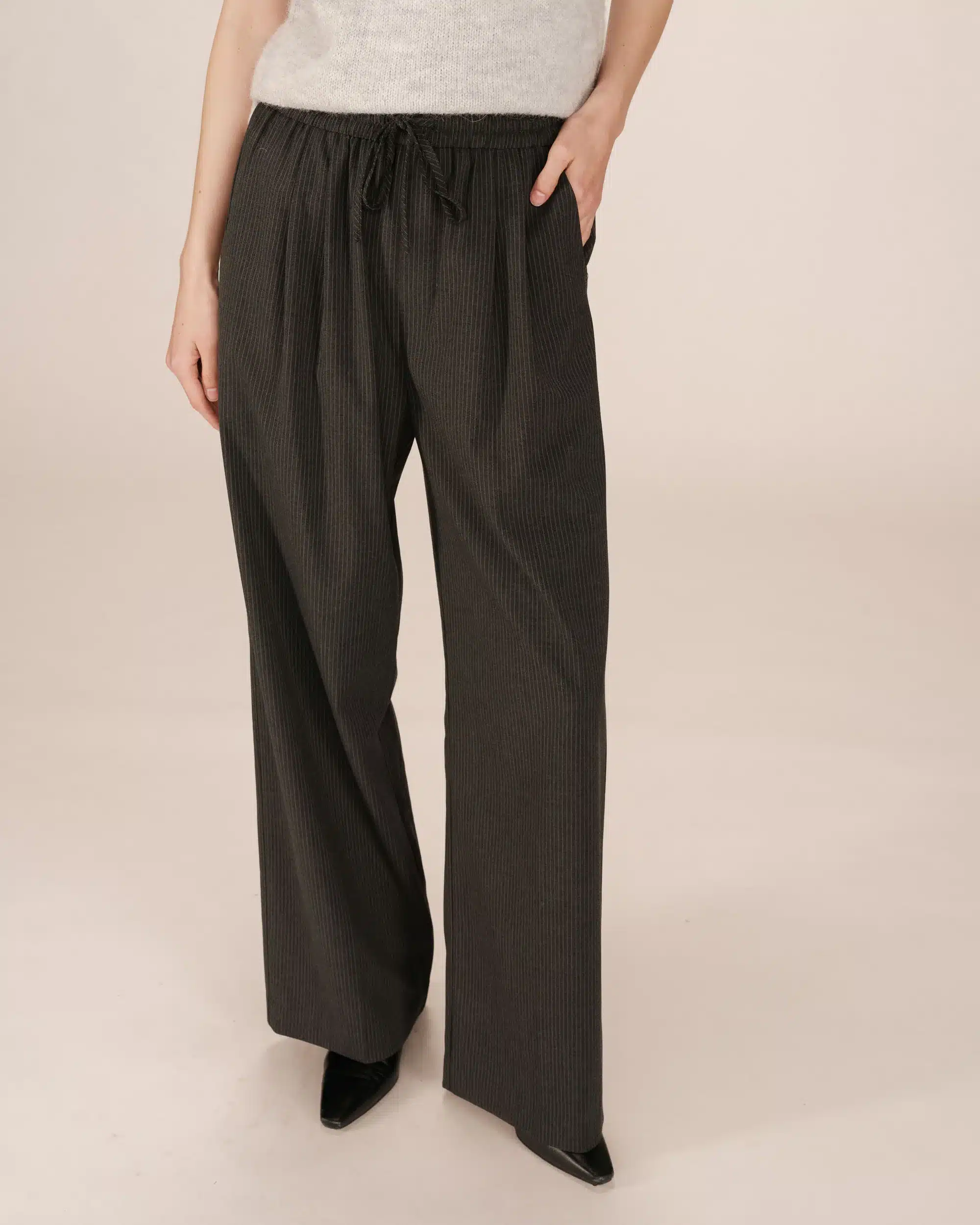 FW2513017-ANTHRACITE_8b92b0a2-b7a1-4827-a622-a06f5315e651