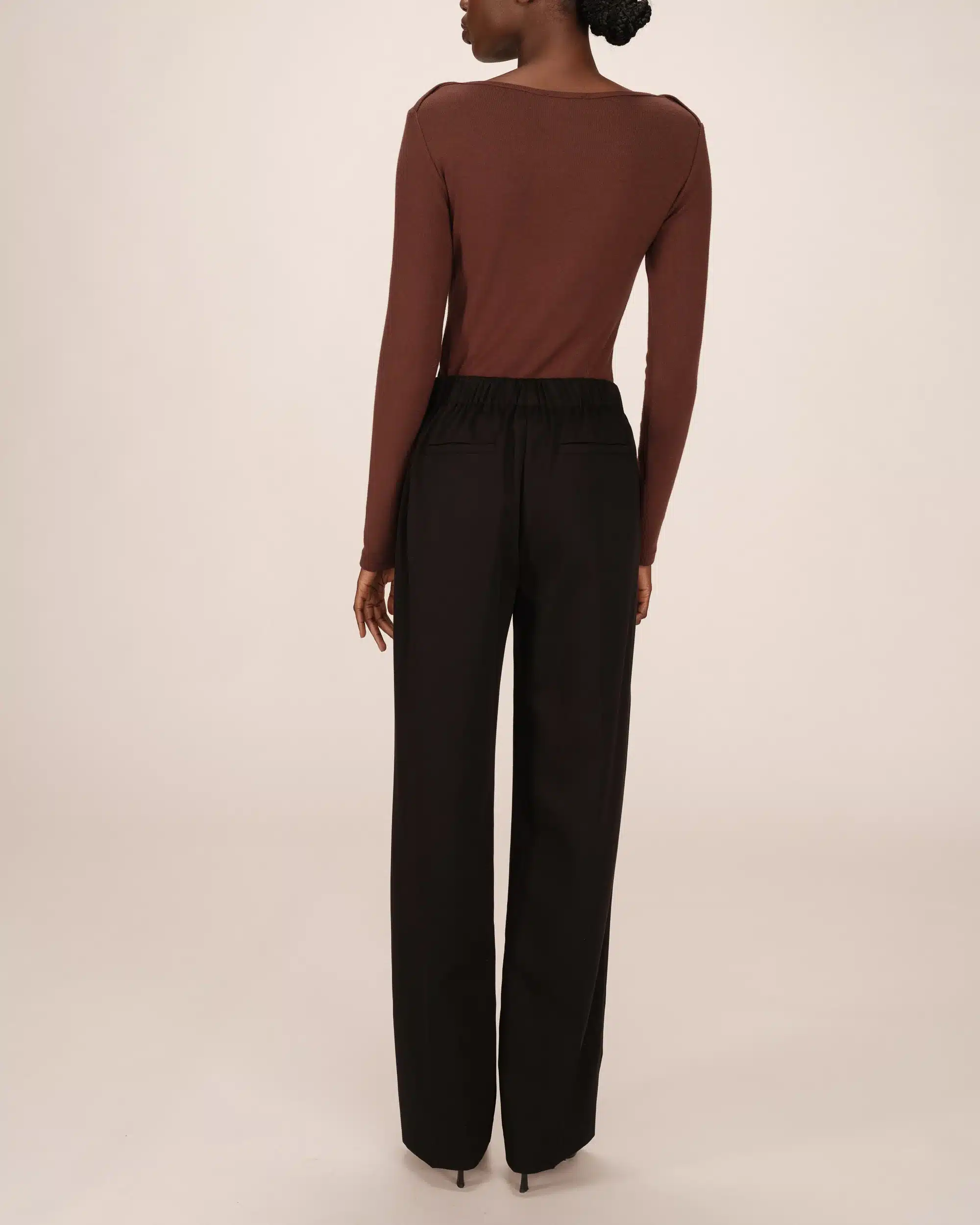 FW2513045-NOIR___P4_bbde06fe-b3b4-445d-a09f-c7137765321f