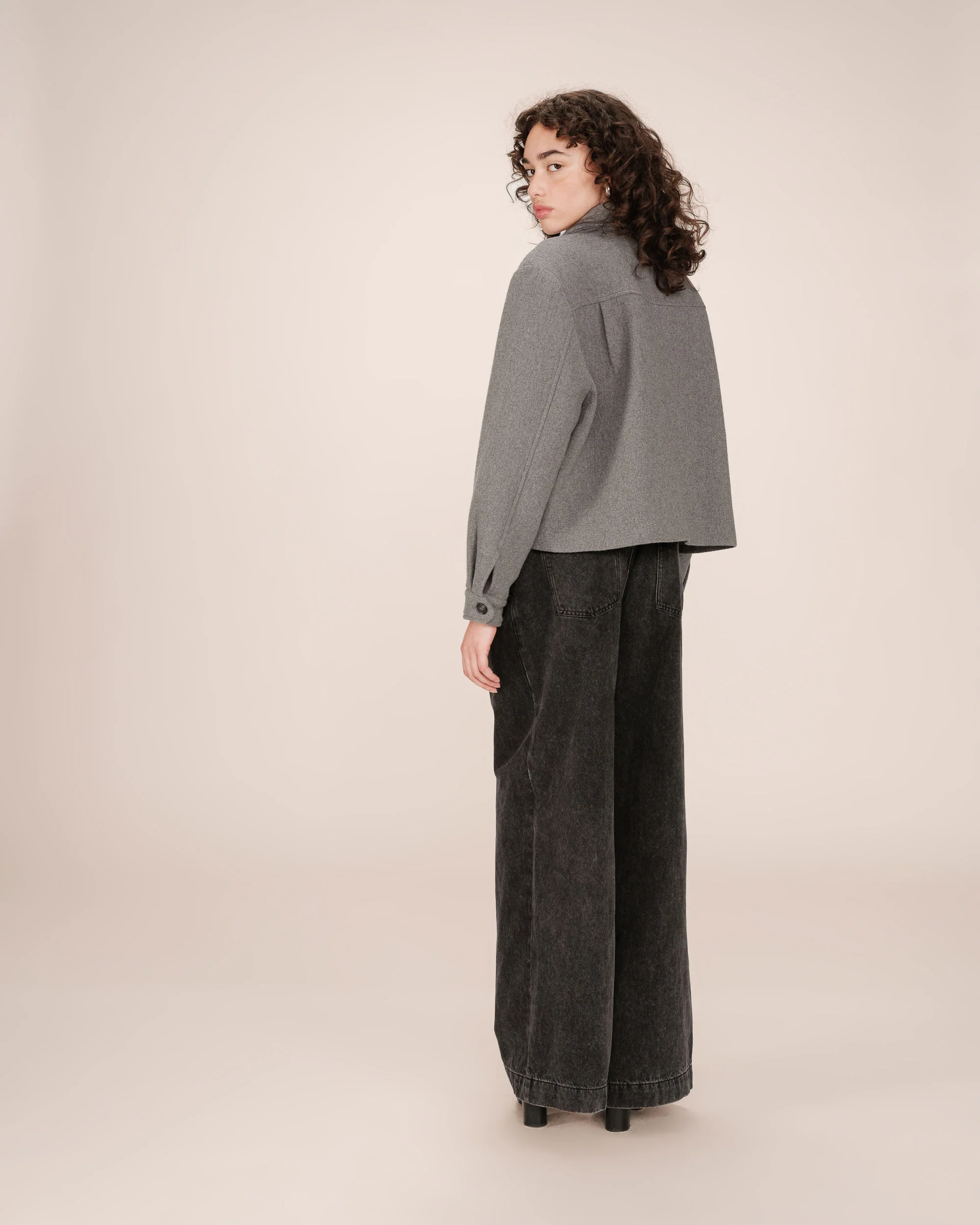 FW25111005-GRIS___P6_149ef6fa-7868-4fc7-ba17-5b0e7466985c