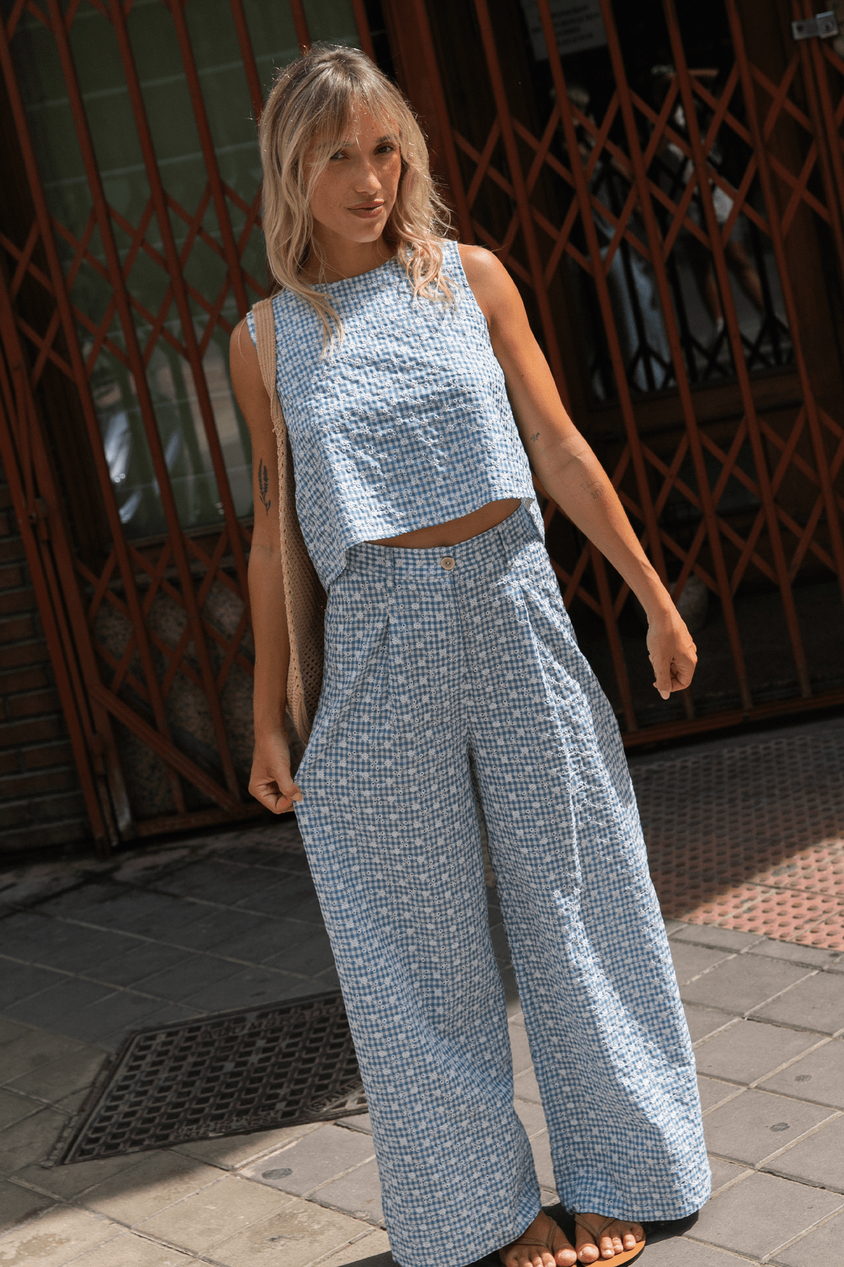 26PE152TOPTACI_26PE031PANTALONPAKITAVICHYBLEUBRODE_IMG_8793-2_4bc5d126-3a4d-4cf2-9c98-ce19f24bbd6e