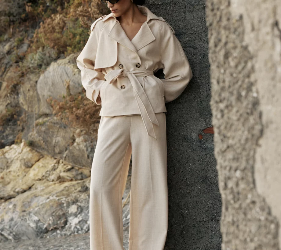 Trench-coat_court_sable_Vogue